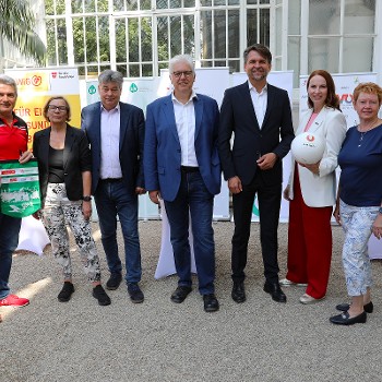 Mehr Informationen zum Thema: „Bewegt im Park“ - Über 700 kostenlose Bewegungsangebote für jedes Alter