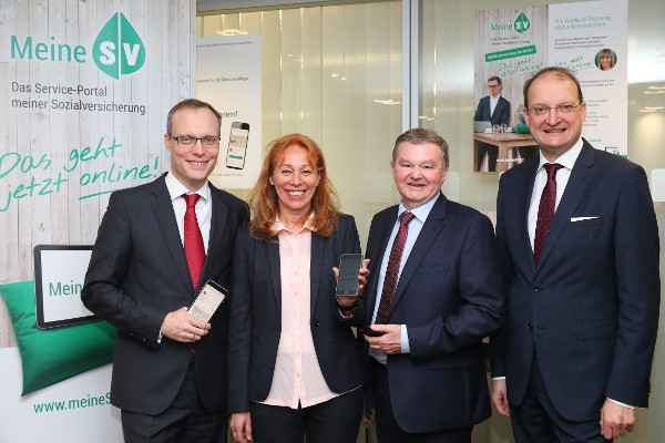 vl.: Dr. Alexander Biach (Vorsitzender des Verbandsvorstandes im Hauptverband der &ouml;sterr. SV-Tr&auml;ger), Mag.a Ingrid Reischl (Obfrau der WGKK), Manfred Anderle (Obmann der Pensionsversicherungsanstalt), Mag. Alexander Herzog (Stv. Obmann der SVA)